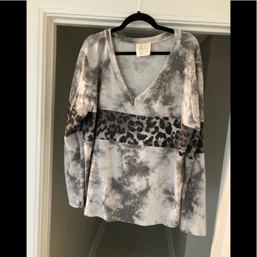 Leopard and marble top